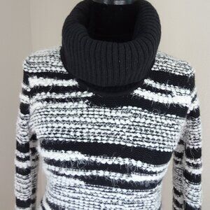 NWOT. SIZE M. Calvin Klein knit sweater dress.